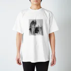 黒ニャンコのヘス&レネ Regular Fit T-Shirt