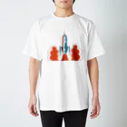 赤と青の懐かしいSFロケット Regular Fit T-Shirt