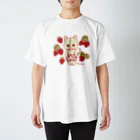 漫画家・冬川智子SHOP　Ramune（ラムネ）のいちご柄のかぼちゃぱんつ白ねこ Regular Fit T-Shirt