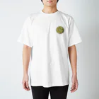 ミサキドーナツ 公式 SUZURI店のピスタチオ(黒文字) Regular Fit T-Shirt