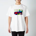 colmena-artのたたずむネコ Regular Fit T-Shirt