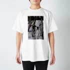 シッポ追いの猫写真店の雪の日の思い出 Regular Fit T-Shirt