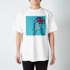 ジャイアントパンダのお花も大好き Regular Fit T-Shirt