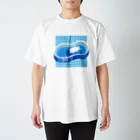 soratoのプールにうかぶうさぎ スタンダードTシャツ