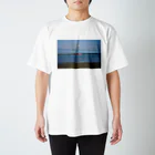 鳥取カランコロンの夜明け前のくじら Regular Fit T-Shirt