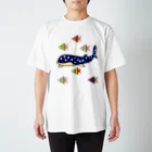 kagayakenaoki shop のジンベエザメのジンベルくん Regular Fit T-Shirt