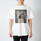 【CPPAS】Custom Pet Portrait Art Studioのホワイトピットブル - レンガブロック背景 スタンダードTシャツ
