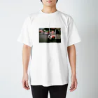 おむすびやさんのこどくなパンダ Regular Fit T-Shirt