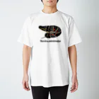 にこぴの生きもの屋さんのセスジスズメの幼虫 Regular Fit T-Shirt