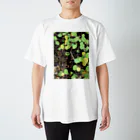 笑顔咲きの雑草 Regular Fit T-Shirt