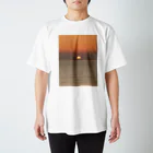 TATE3ショップの夕陽01 Regular Fit T-Shirt