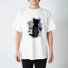 kinako-japanの紫陽花と白黒子猫 Regular Fit T-Shirt