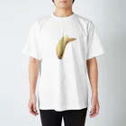 2087_02_31の途中まで輪切りにされたバナナ Regular Fit T-Shirt