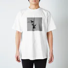 自然の写真とクルマのイラスト屋の枯れても尚美しい自然　高尾山の枯れ葉　 Regular Fit T-Shirt