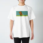 ちいちぇ～～～～炊飯器やさんのおにぎりを持って走る熊 Regular Fit T-Shirt