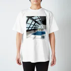 きのこスイミングの高級感あふれるプール付きマンション Regular Fit T-Shirt