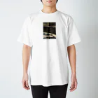 たぬき堂のこっち見てる鹿 Regular Fit T-Shirt