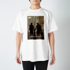 「突撃！隣のUFO」公式ショップの捕らわれたグレイ Regular Fit T-Shirt