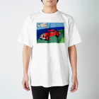 ChikeのShouichiroの赤い車とカモメ スタンダードTシャツ