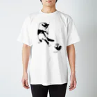 もけけ工房 SUZURI店のカンフーキャット1号 Regular Fit T-Shirt