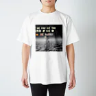 世界に1つだけのTシャツ屋【一点ものアートTシャツ専門店】のThe end of the world 4 Regular Fit T-Shirt