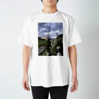 おとうふのお花と曇り空 Regular Fit T-Shirt