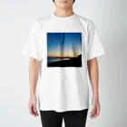 ひとりブレーメン・ジマーみはるの夕暮れの国道134号線 Regular Fit T-Shirt