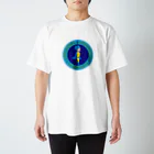 relax_timeのボーリングマン かわいい エンブレム ブルーバック Regular Fit T-Shirt