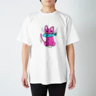 Official GOODS Shopのお魚くわえたピンクニャーンコ スタンダードTシャツ