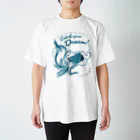 MUSEUM LAB SHOP MITの【正面にイカ！】イカす夢をつかめ！Catch your Dream! Regular Fit T-Shirt