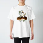 うさやのドーナツをゲットしてご満悦の猫 スタンダードTシャツ