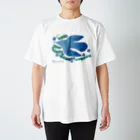 HAROKELLOGGの朝を祝福して花を運ぶ鳥さん Regular Fit T-Shirt