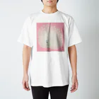 MUGEN ARTの白い孔雀　小原古邨作品アレンジ　ピンク Regular Fit T-Shirt