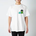 空を泳ぐ魚のゲームが好きな少年 ワッペン風 スタンダードTシャツ