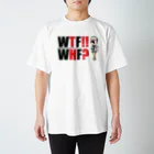 メイプル楓／イラストレーターの【現代社会：どうしてこぉ〜なるの？！】/ Vol019525_text Regular Fit T-Shirt