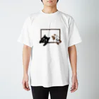 【KOTCH】 Tシャツショップののぞく猫と犬 Regular Fit T-Shirt