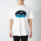 小鳥と映画館の夜のユリカモメ Regular Fit T-Shirt