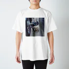 ほのぼの堂の見つめる猫のいる風景 Regular Fit T-Shirt