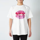 なきむしいもむしのいもむしりっぷ(赤ピンク) Regular Fit T-Shirt