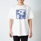 はしゃいでろクアッカワラビーの陶器柄風鶏ちゃん Regular Fit T-Shirt