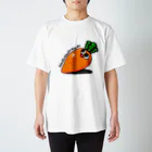 なきむしいもむしのにんじんくん スタンダードTシャツ