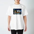 Qsarkの青い世界に来たネコ Regular Fit T-Shirt