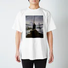 世界美術商店の雲海の上の旅人 / Wanderer above the Sea of Fog Regular Fit T-Shirt