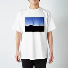 Dali13のAzure Twilight Glow of Japan's Rural Mountain Ranges Regular Fit T-Shirt