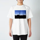 Dali13のAzure Twilight Glow of Japan's Rural Mountain Ranges スタンダードTシャツ