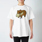 ししゃもねこ社のクマにくわれるししゃもねこ スタンダードTシャツ