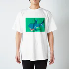 ハナキズノアカザルの抽象サメ スタンダードTシャツ