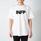 知らんけどストアの知らんけどアイテム_INFP 仲介者 Regular Fit T-Shirt