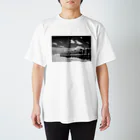 Second_Life_of_Railwaysの元夜行急行はまなす用の14系客車はタイの田舎の駅で朽ちてゆく Regular Fit T-Shirt