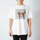 kumamia（くまみあ）のくまの3兄弟（こたつでみかん） Regular Fit T-Shirt